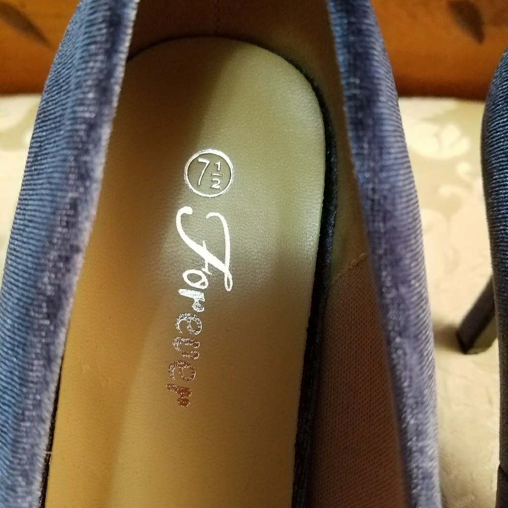 NIB Forever grey flowered pumps, "Riley" model - Picture 6 of 6